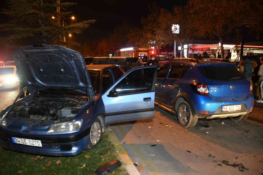 Aksaray'dan Üzen Haber! Yaralılara Yardımına Koşan Genç Aracın Altında Kaldı