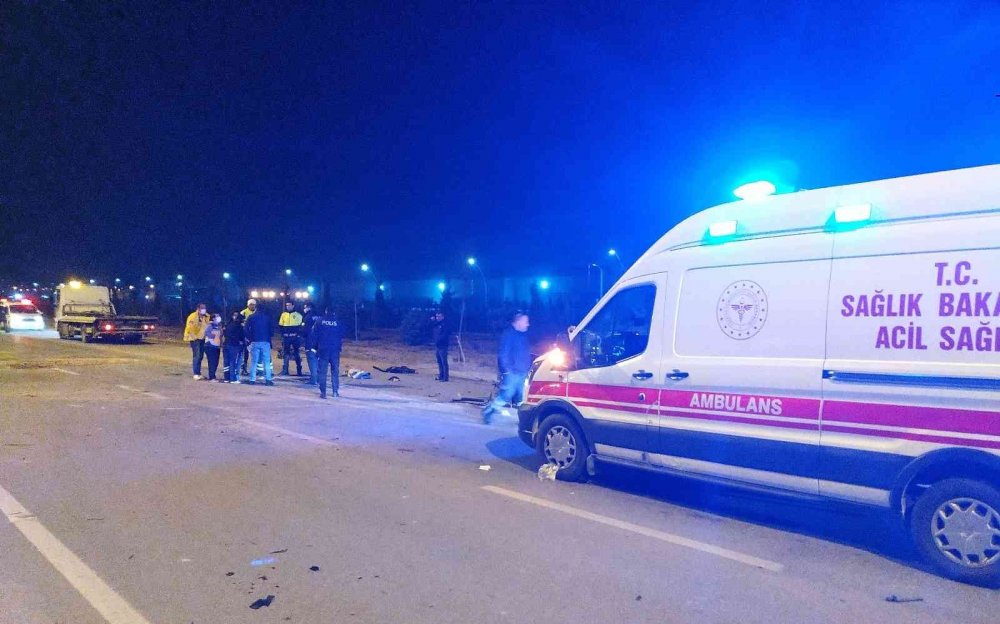 Konya-Aksaray Yolunda Direğe Çarpan Arabanın Hız Kadranı 230’da Takılı Kaldı: 3 Ölü, 3 Yaralı