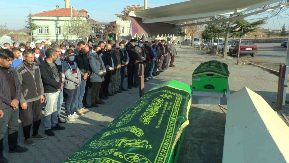 Konya'daki Kazada Yaşamını Yitiren Aynı Aileden 3 Kişi Toprağa Verildi