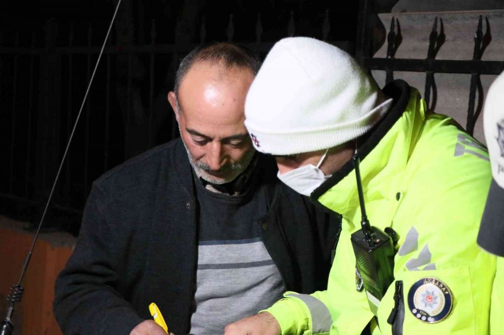Aksaray'da İlginç Olay! Alkollü Araç Kullanırken Yakalandı, Suçlu Müşteri Oldu!