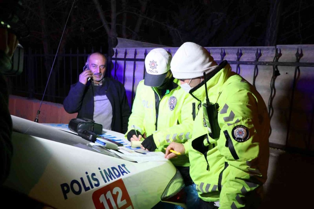 Aksaray'da İlginç Olay! Alkollü Araç Kullanırken Yakalandı, Suçlu Müşteri Oldu!