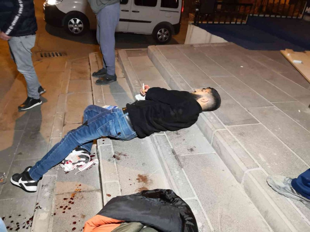 Aksaray'da 4 yerinden bıçaklanan genç: “Dikişten korkarım, ölmek istiyorum”