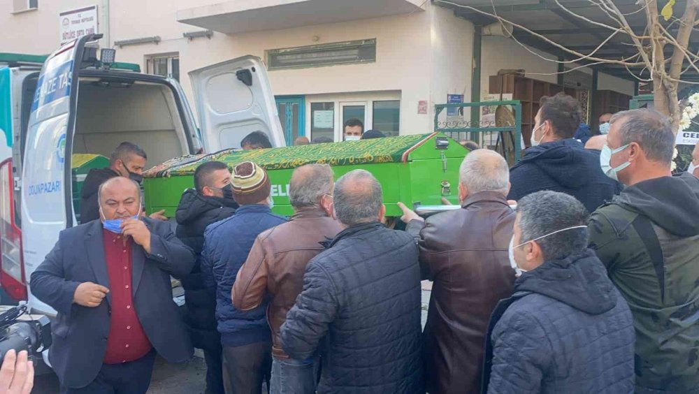 Çocuğunun Hastalığına Dayanamayıp Yaşamına Son Veren Anne Son Yolculuğuna Uğurlandı