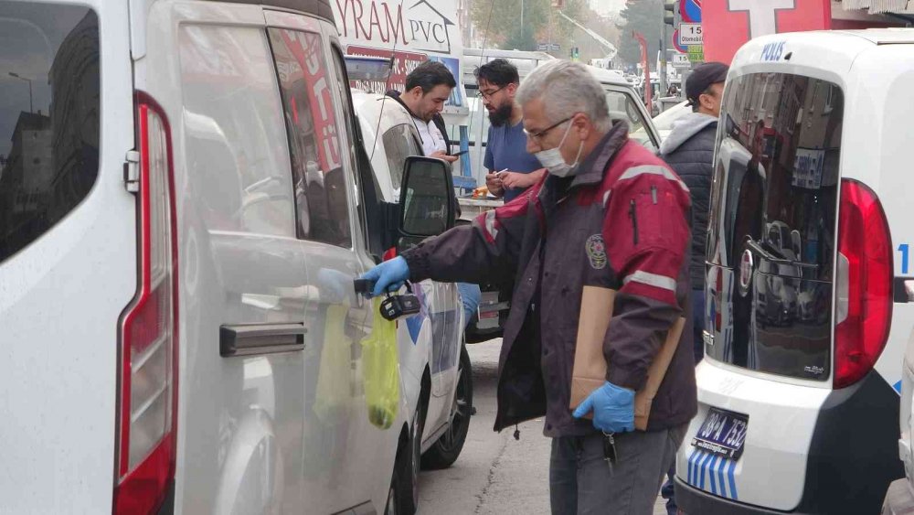 Annesini Öldürüp Babasını Yaralayan Şahıs Yaşamını Yitirdi