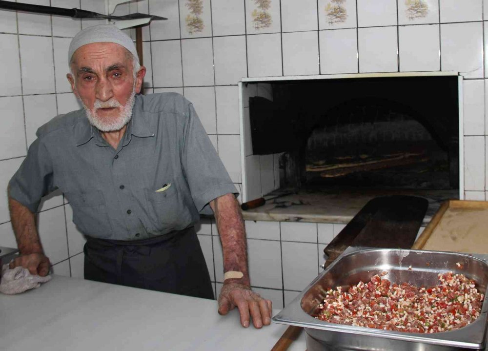 65 Konya'da Etliekmek Ustası 65 Senedir Lezzete Kürek Uzatıyor lezzete kürek uzatıyor