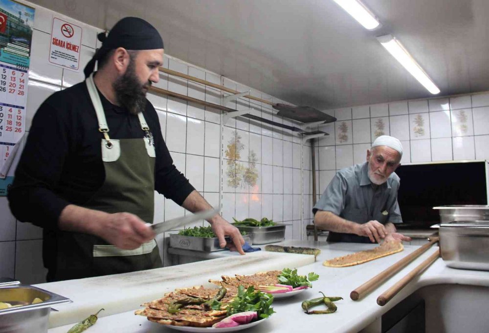 65 Konya'da Etliekmek Ustası 65 Senedir Lezzete Kürek Uzatıyor lezzete kürek uzatıyor