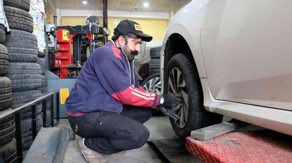 Lastikçiler: "Sıcaklıklar 7 derecenin altına düşmeden değiştirin"