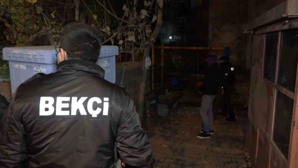 Üzerindeki Tabanca ve Bıçakla Yakalanan Genç Gözaltına Alındı