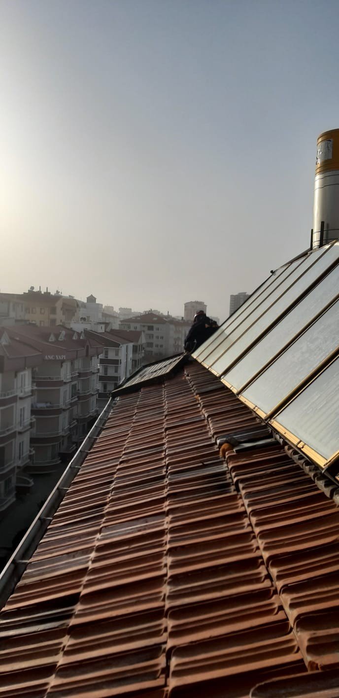 Rüzgar, Nevşehir'de Güneş Enerji Panelini Yerinden Söktü