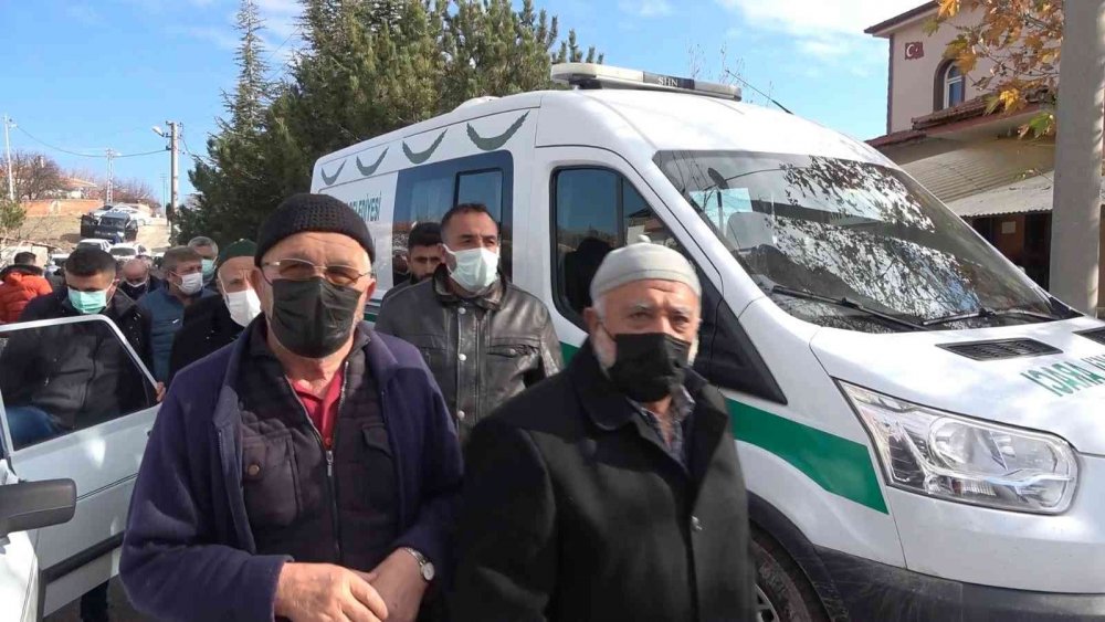 Babası Tarafından Öldürülen Hazal Karakaya Toprağa Verildi