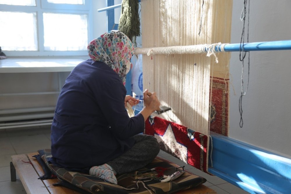 Ereğli’de Halıcılık Atölyesi Faaliyetini Sürdürüyor