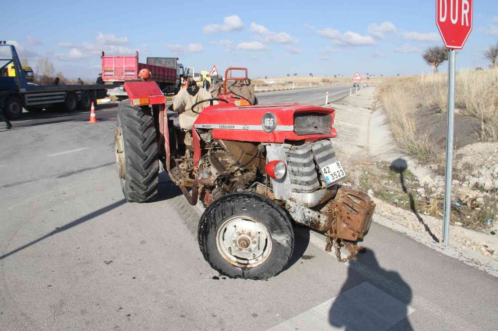 Konya’da kamyon traktörle çarpıştı: 2 yaralı