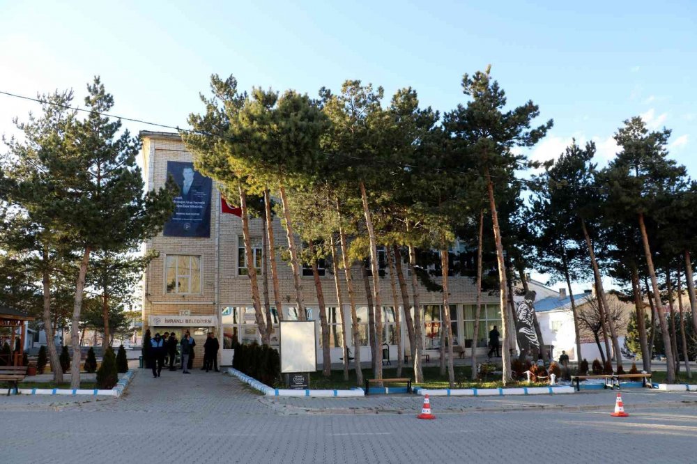 İmranlı Belediye Başkanlığı CHP’den AK Parti’ye geçti