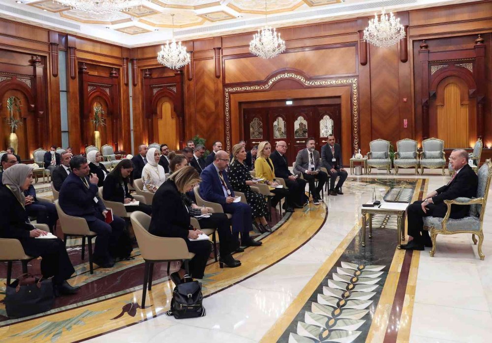 Erdoğan, “Ana muhalefetin başındaki bir adamın yaptığı hareketlere bir bakın”