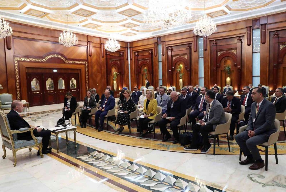 Erdoğan, “Ana muhalefetin başındaki bir adamın yaptığı hareketlere bir bakın”