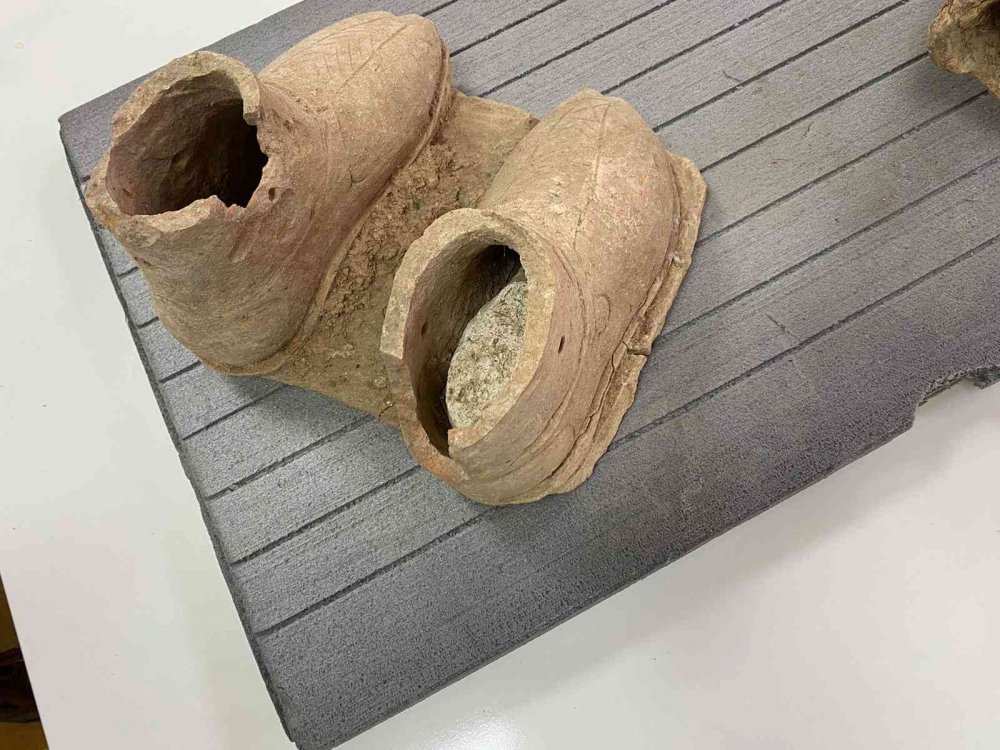 Çiftçi, nadas yaparken pulluğa heykel takıldı