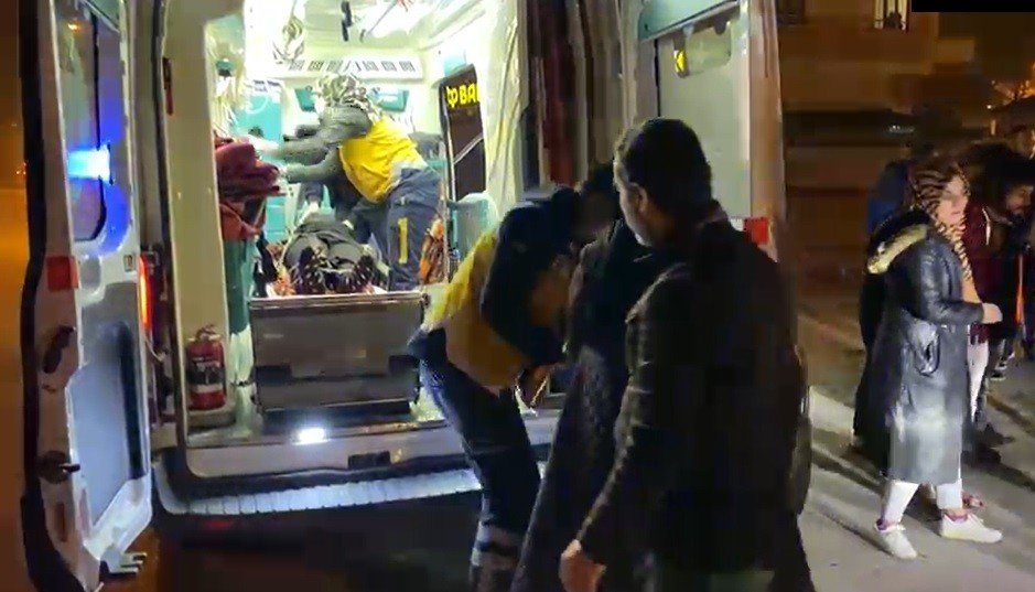 Konya'da karşıdan karşıya geçmek isteyen genç kıza otomobil çarptı
