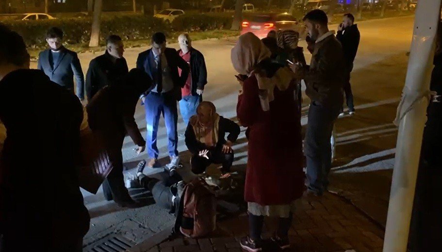 Konya'da karşıdan karşıya geçmek isteyen genç kıza otomobil çarptı