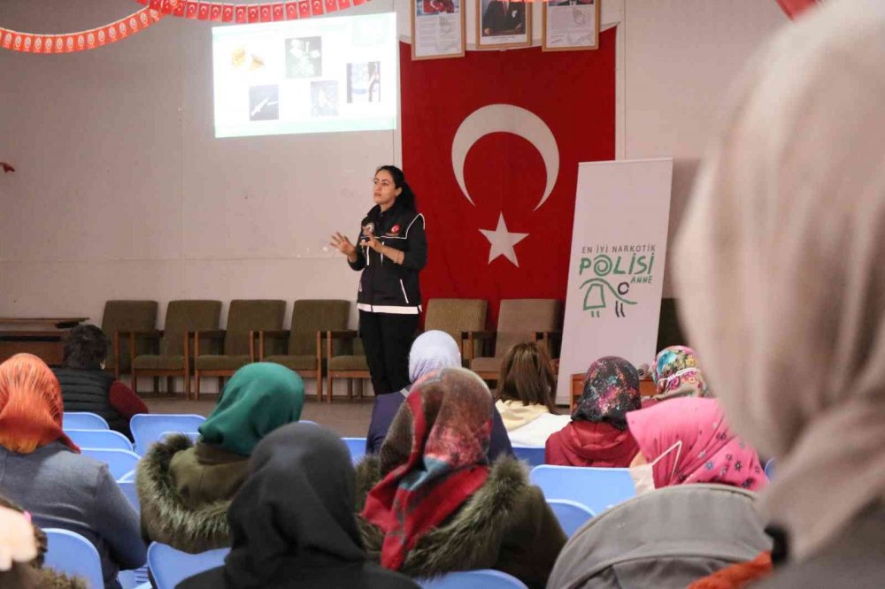 Atatürk İlkokulu'nda Annelere Narkotik Eğitimi Verildi