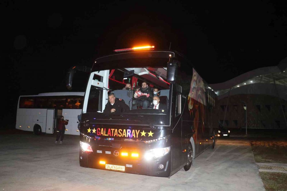 Galatasaray’a Sivas’ta oldukça coşkulu karşılama