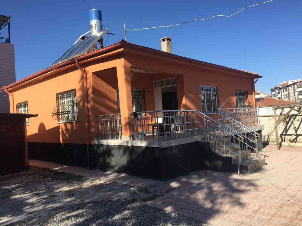 Kümesteki hayvanlarına bakmaya geldi, evinin soyulduğunu fark etti