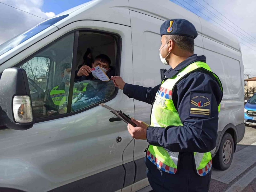 Aksaray'da jandarma'dan kış lastiği uygulaması