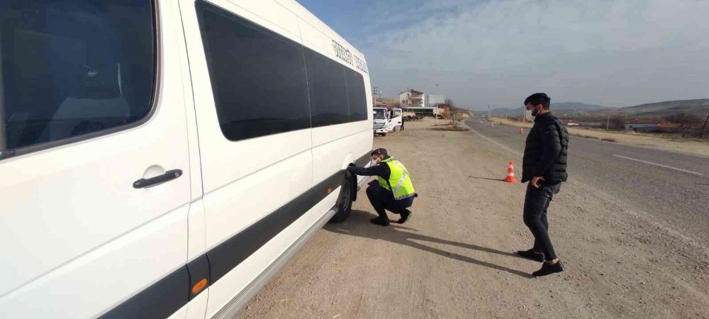 Aksaray'da jandarma'dan kış lastiği uygulaması