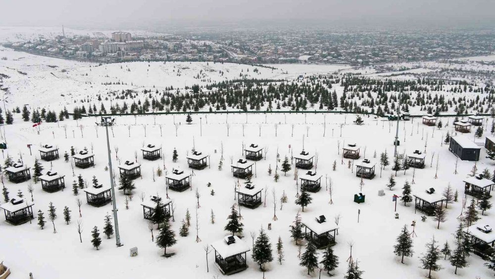 Konya Selçuklu'da Kartpostallık Kar Manzarası