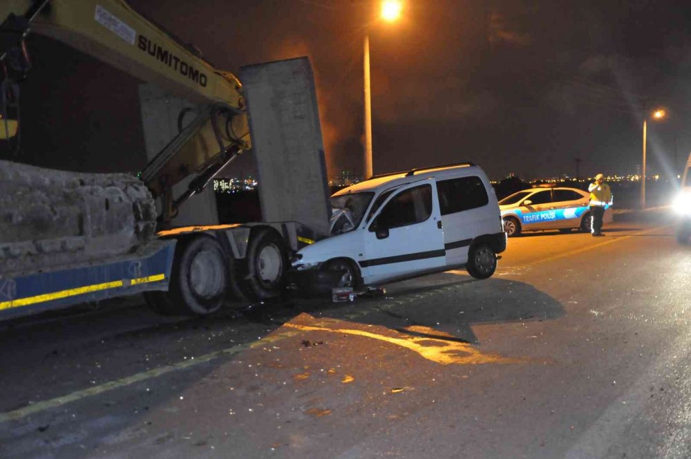 Hafif ticari araç duran tıra arkadan çarptı: 1 yaralı