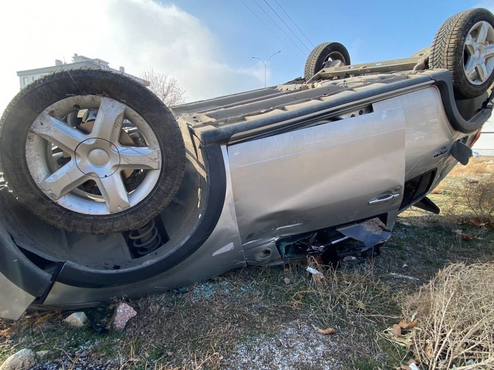 Aksaray'da gaz ve fren pedalına sıkışan paspas kazaya sebep oldu