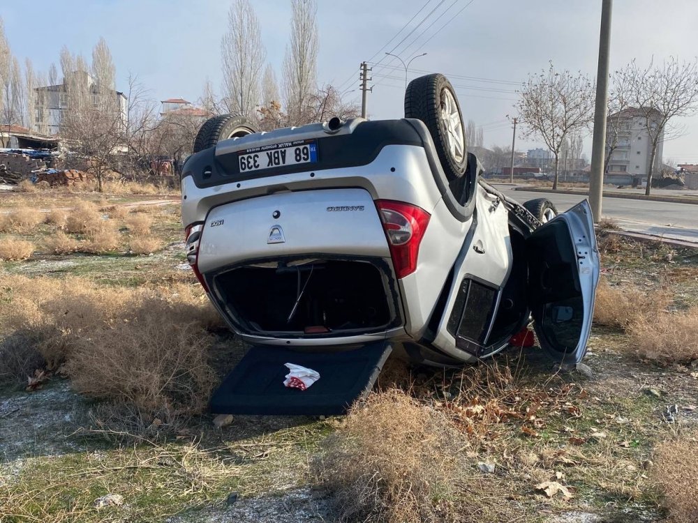 Aksaray'da gaz ve fren pedalına sıkışan paspas kazaya sebep oldu