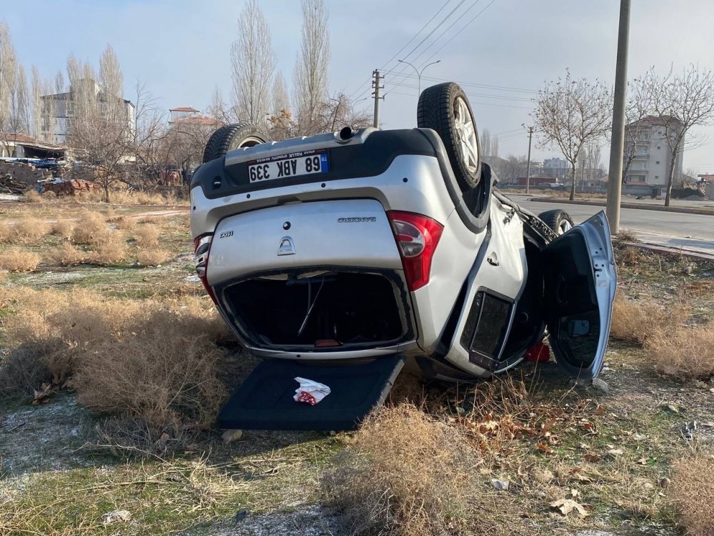 Aksaray'da gaz ve fren pedalına sıkışan paspas kazaya sebep oldu