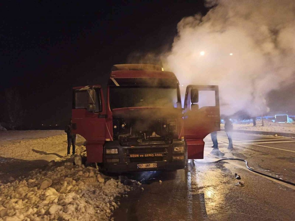 Seydişehir'de park halindeki tırda yangın