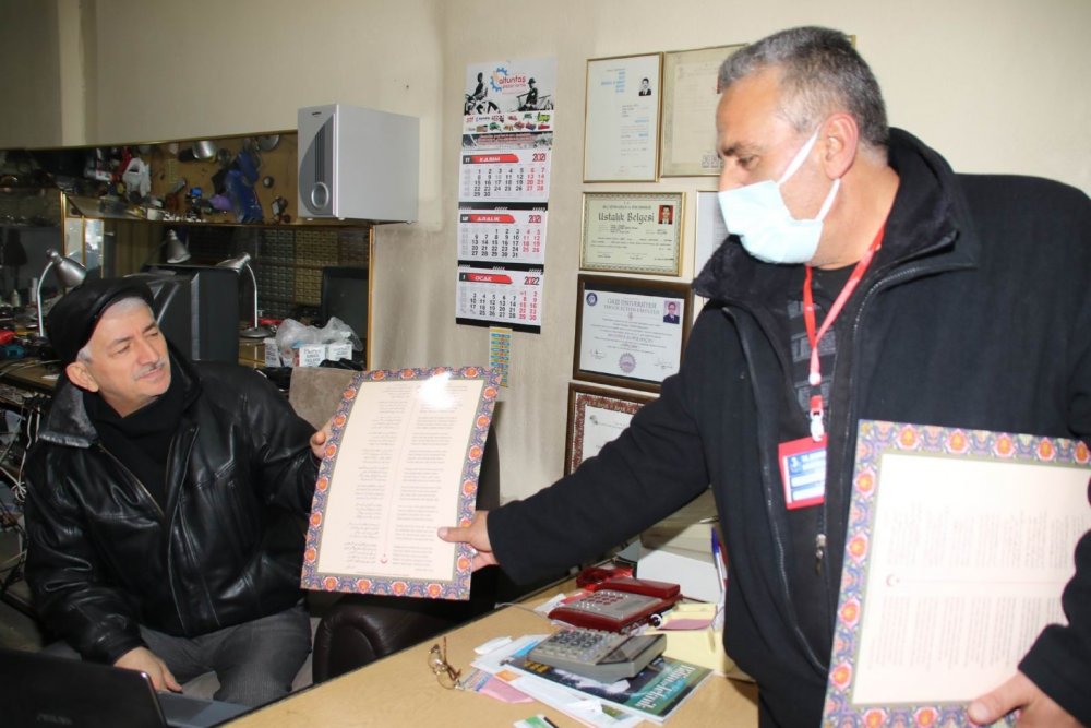 Akşehir Belediyesi'nden Esnafa Anlamlı Armağan