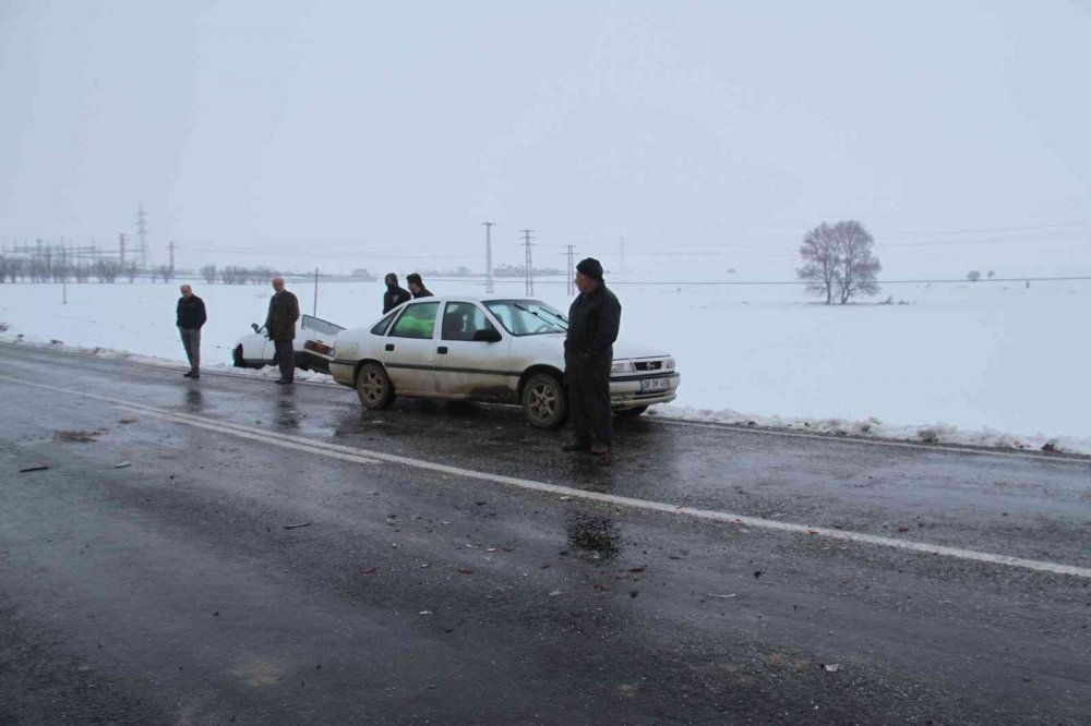 Beyşehir'de buzlanma kazaları da beraberinde getirdi: 18 yaralı