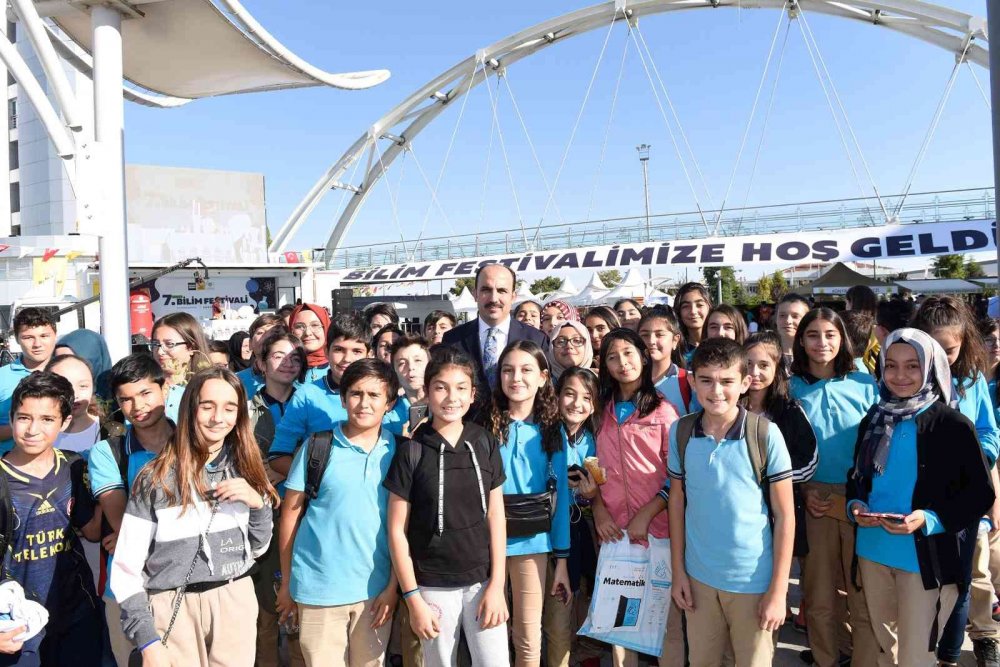 Uğur İbrahim Altay: “Konya Bilim Merkezi’ni bir yılda 380 bin kişi ziyaret etti”