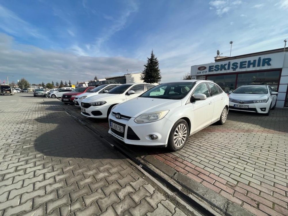 Döviz Kuru Düştü, İkinci El Araçlarda Satışları Durma Noktasına Getirdi