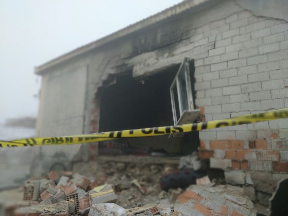 Konya'da bir evde patlama oldu, anne yaralandı 8 çocuğu yara almadı...