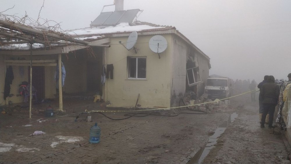 Konya'da bir evde patlama oldu, anne yaralandı 8 çocuğu yara almadı...