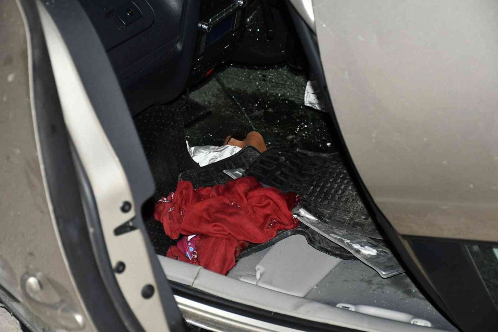 Aksaray-Konya yolunda kaza! Otomobil refüje takla attı: 3 yaralı