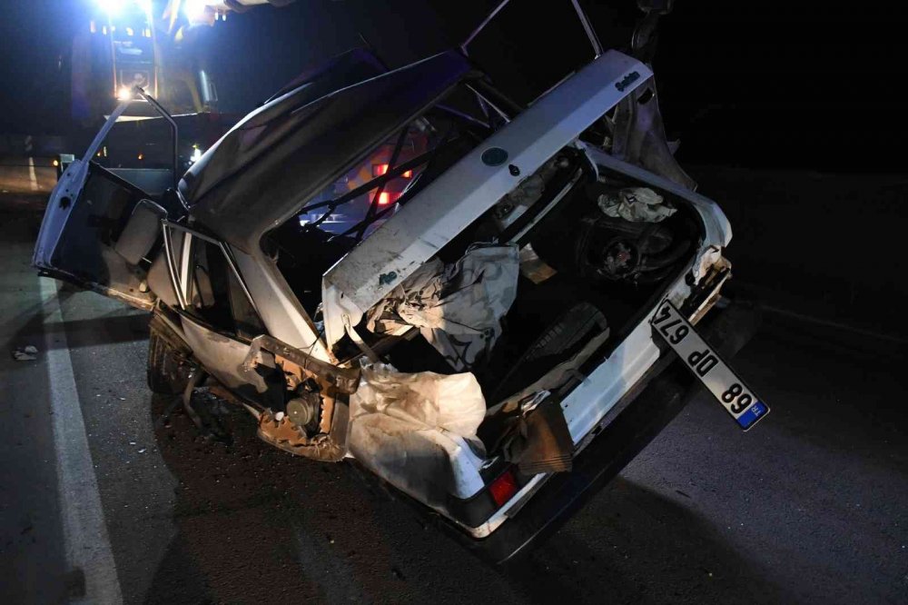 Aksaray’da 2 otomobil kafa kafaya çarpıştı: 7 ölü