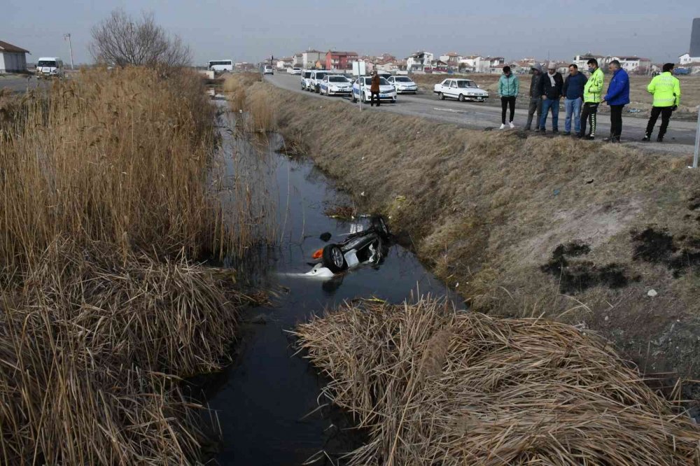 Aksaray'da otomobil sulama kanalına düştü: 1 ölü