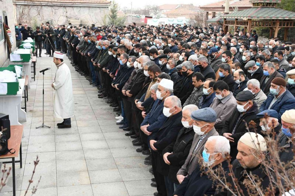 Yeşiltepe'de (Kırkıl) Kazada ölen aynı aileden 2’si çocuk 6 kişiye acı veda