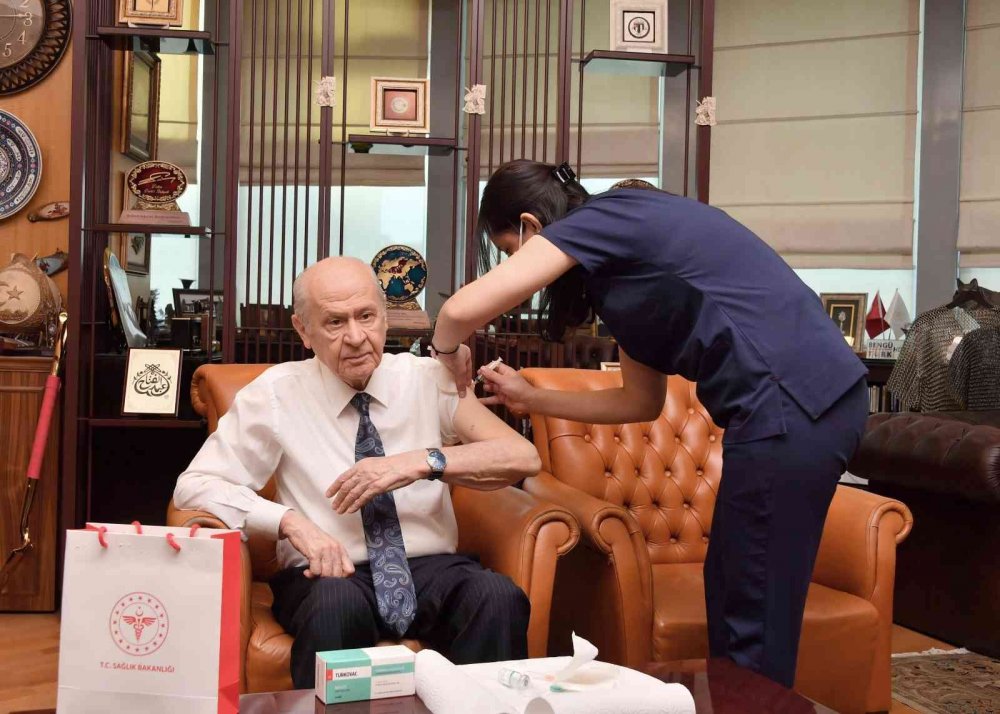 MHP Lideri Devlet Bahçeli, Turkovac aşısı oldu