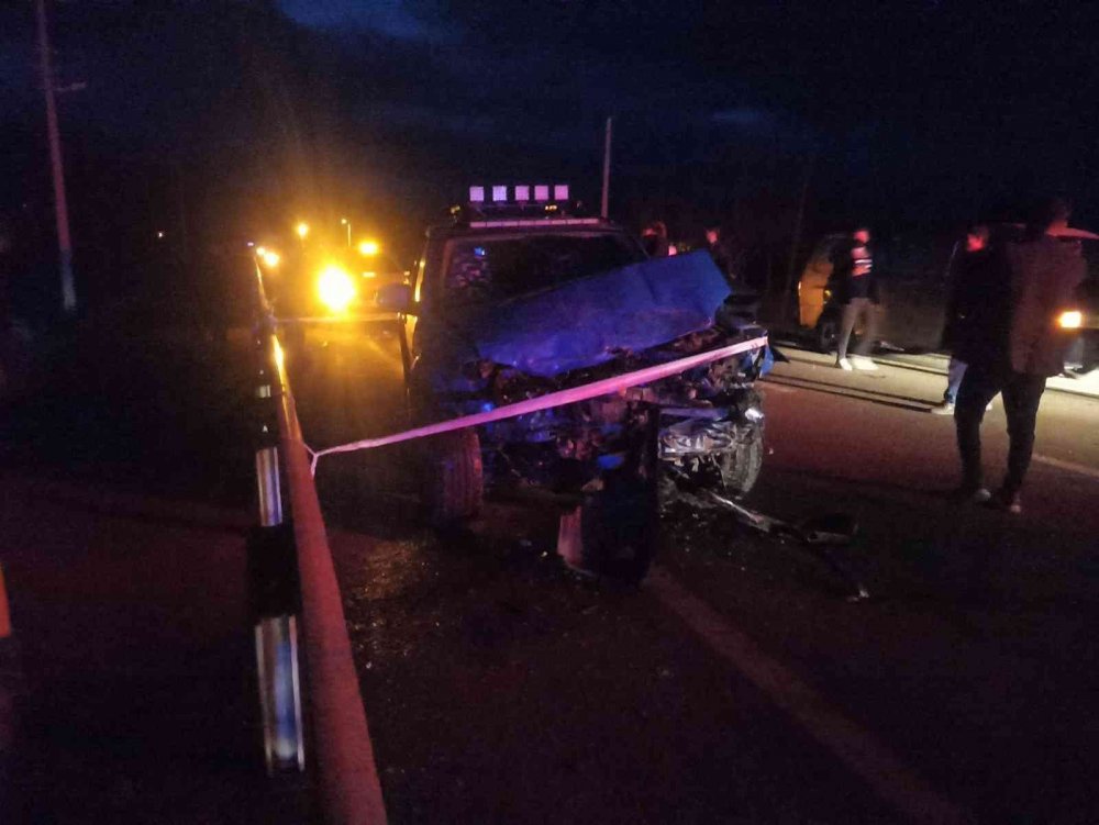 Seydişehir'de Otomobille Pikap Çarpıştı: 2 Ölü, 3 Yaralı