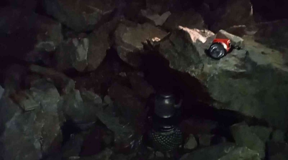 Aksaray'da define avcılarına kazdıkları 25 metre uzunluğundaki tünelde suçüstü