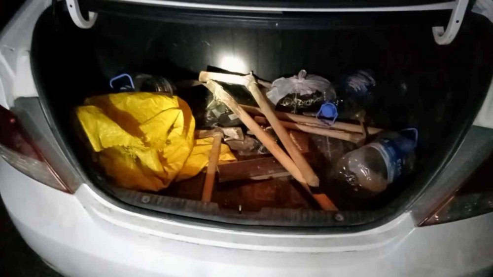 Aksaray'da define avcılarına kazdıkları 25 metre uzunluğundaki tünelde suçüstü