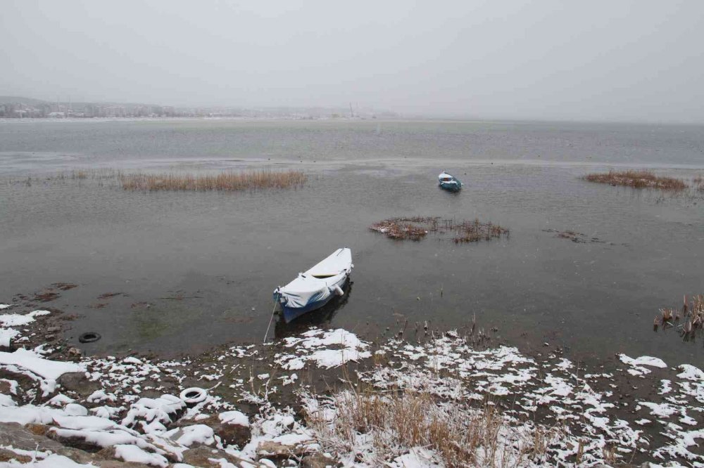 Kar yağışı  Beyşehir Gölü’nde yaşamı olumsuz etkiliyor