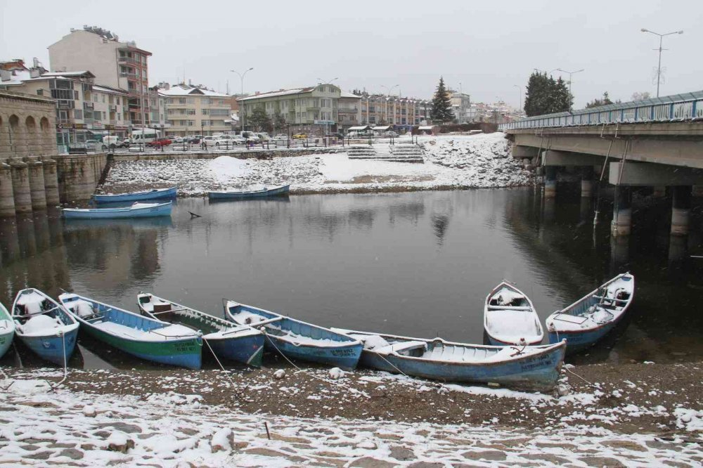 Kar yağışı  Beyşehir Gölü’nde yaşamı olumsuz etkiliyor