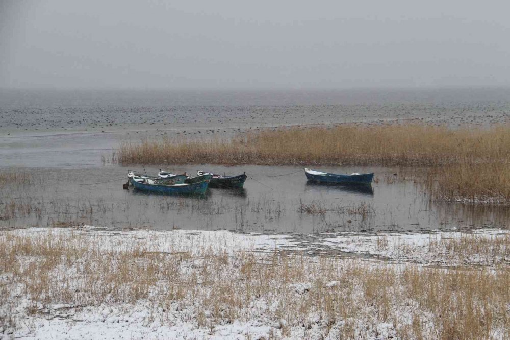 Kar yağışı  Beyşehir Gölü’nde yaşamı olumsuz etkiliyor